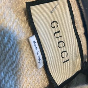 Great hoodie 100% authentic as u can see great deal ! Good condishion